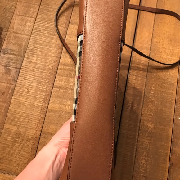 Burberry purse - Picture 3 of 6